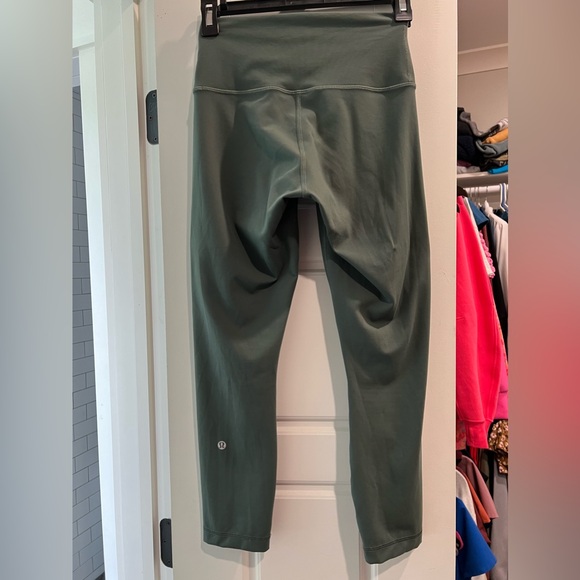 Lululemon Wunder Train contour fit HR crop 23”, size 6, in dark forest, EUC - Picture 3 of 3